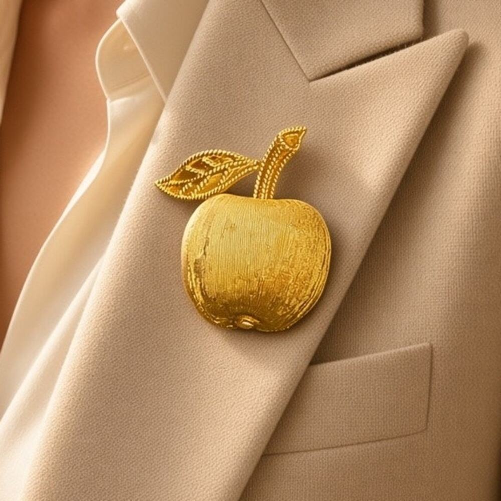 Vintage Trifari Gold Tone Apple Brooch Signed Textured Fruit Pin Teacher